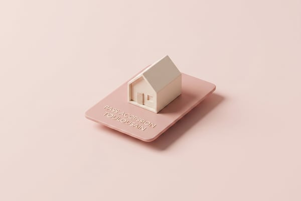 Un pass avec une maison dessus